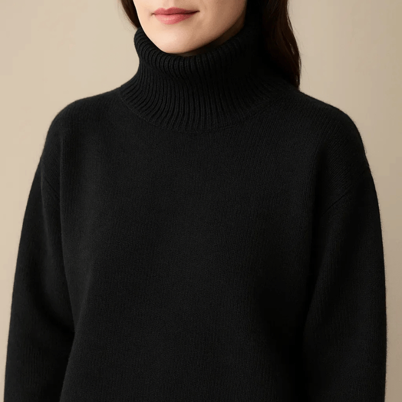 Pull beige Danoir Paris Aurora avec col roulé doux et chic, taille XS, vue de face.