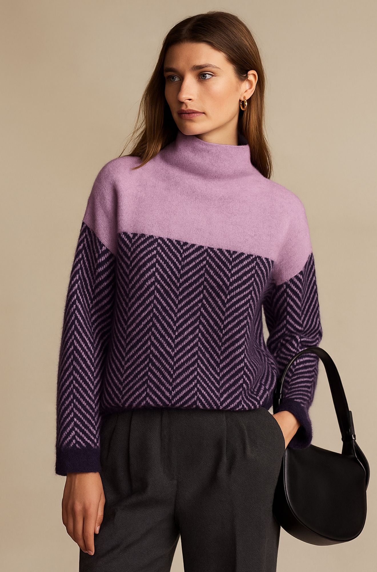 Pull roulé en cachemire marron Danoir Paris Amira, look élégant et confortable, porté sur un mannequin.