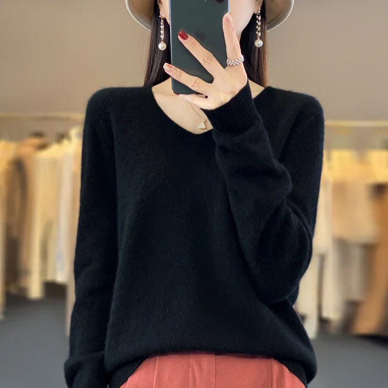 Pull en cachemire beige Elowen de Danoir Paris, élégant et doux, avec un col rond et une coupe classique.