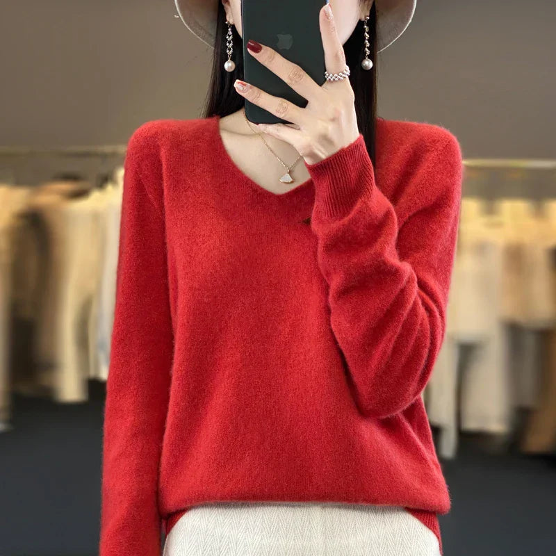 Pull en cachemire Danoir Paris Elowen beige avec col rond et manches longues, image de détail du tissu élégant.