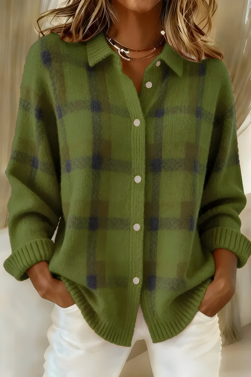 Cardigan rétro confortable Danoir Paris FR1239 orange, doux et élégant, porté par un mannequin.