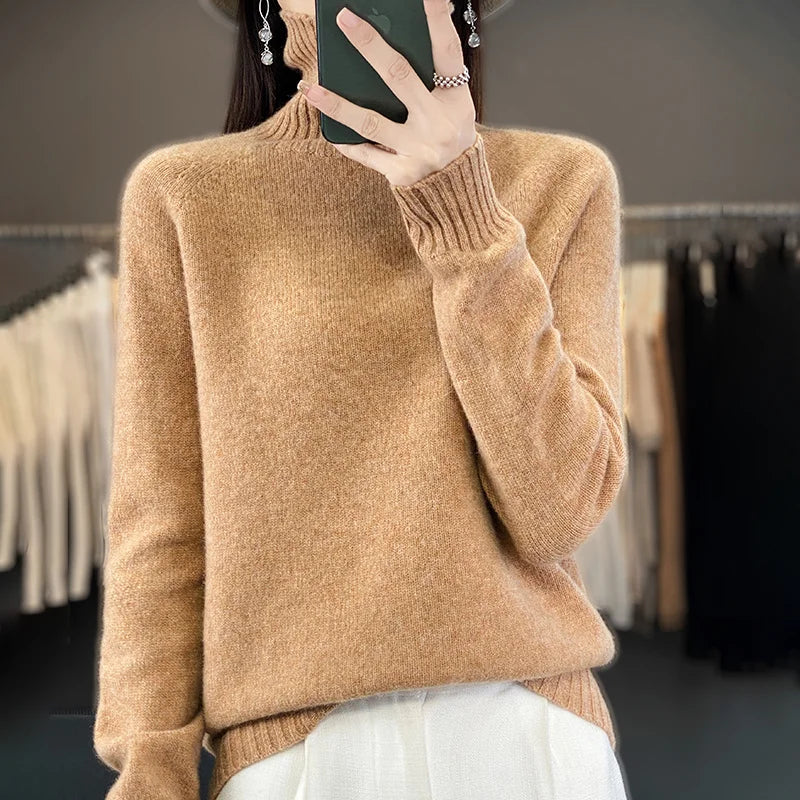 Pull en cachemire camel Seraphine de Danoir Paris, style chic, porté sur un mannequin, détails doux et élégants visibles.