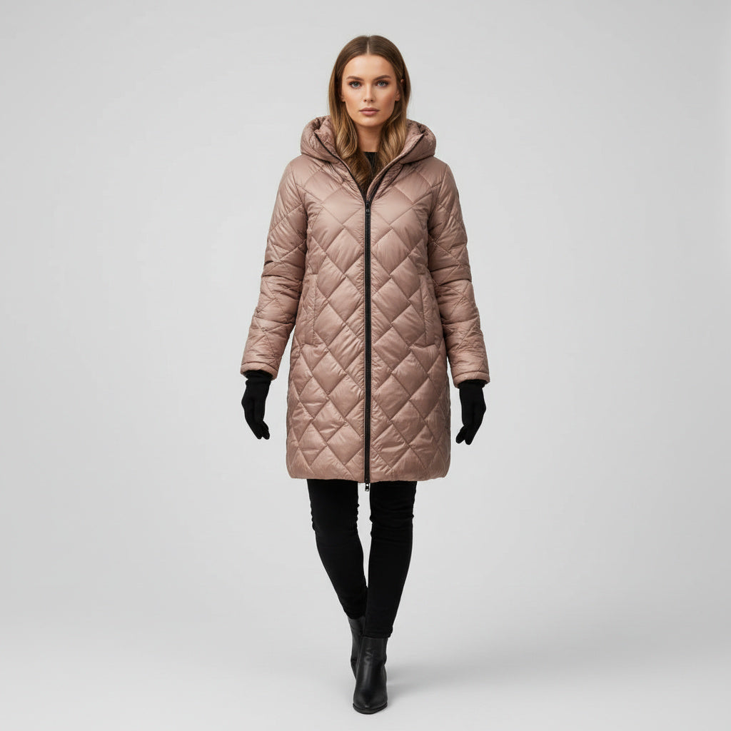 Veste élégante et chaude Bogna de Danoir Paris en rose poudre, coupe féminine et détails sophistiqués, vue de face.