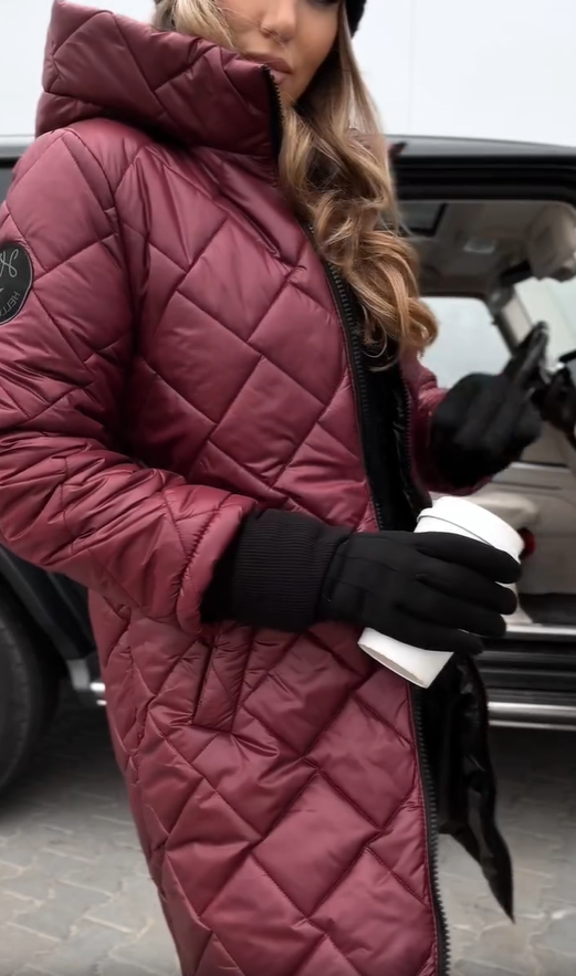 Veste élégante et chaude Bogna de Danoir Paris en rose poudre, vue de face, avec col et manches longues.
