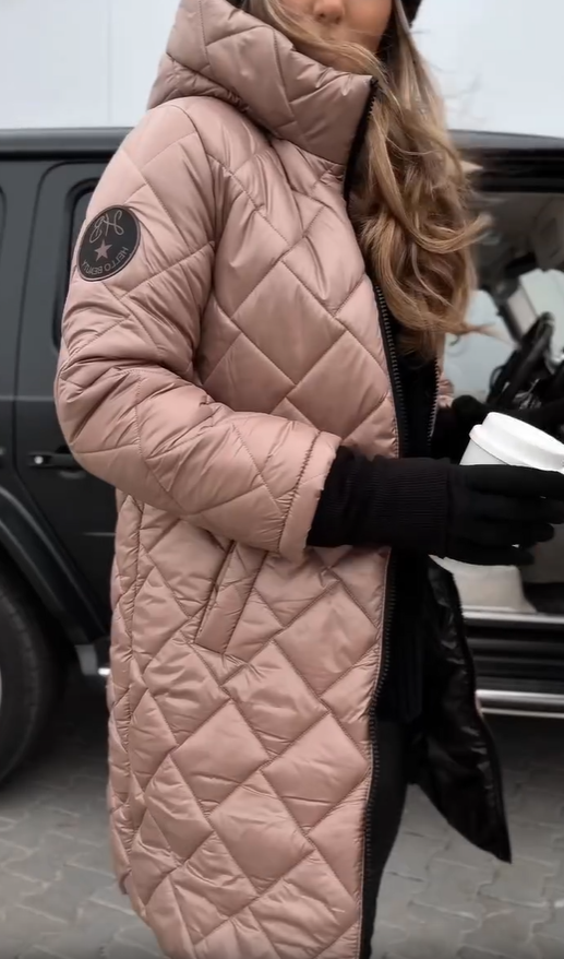 Veste élégante et chaude Bogna de Danoir Paris en rose poudré, coupe moderne et tissu chaud, pour un style sophistiqué.
