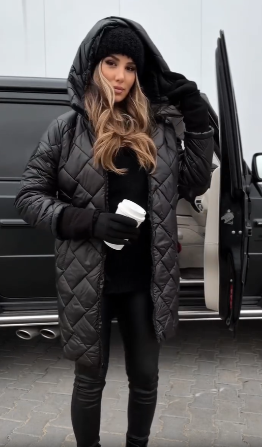 Veste élégante et chaude Bogna de Danoir Paris en rose poudré, veste tendance pour femmes, vêtement d'hiver sophistiqué.