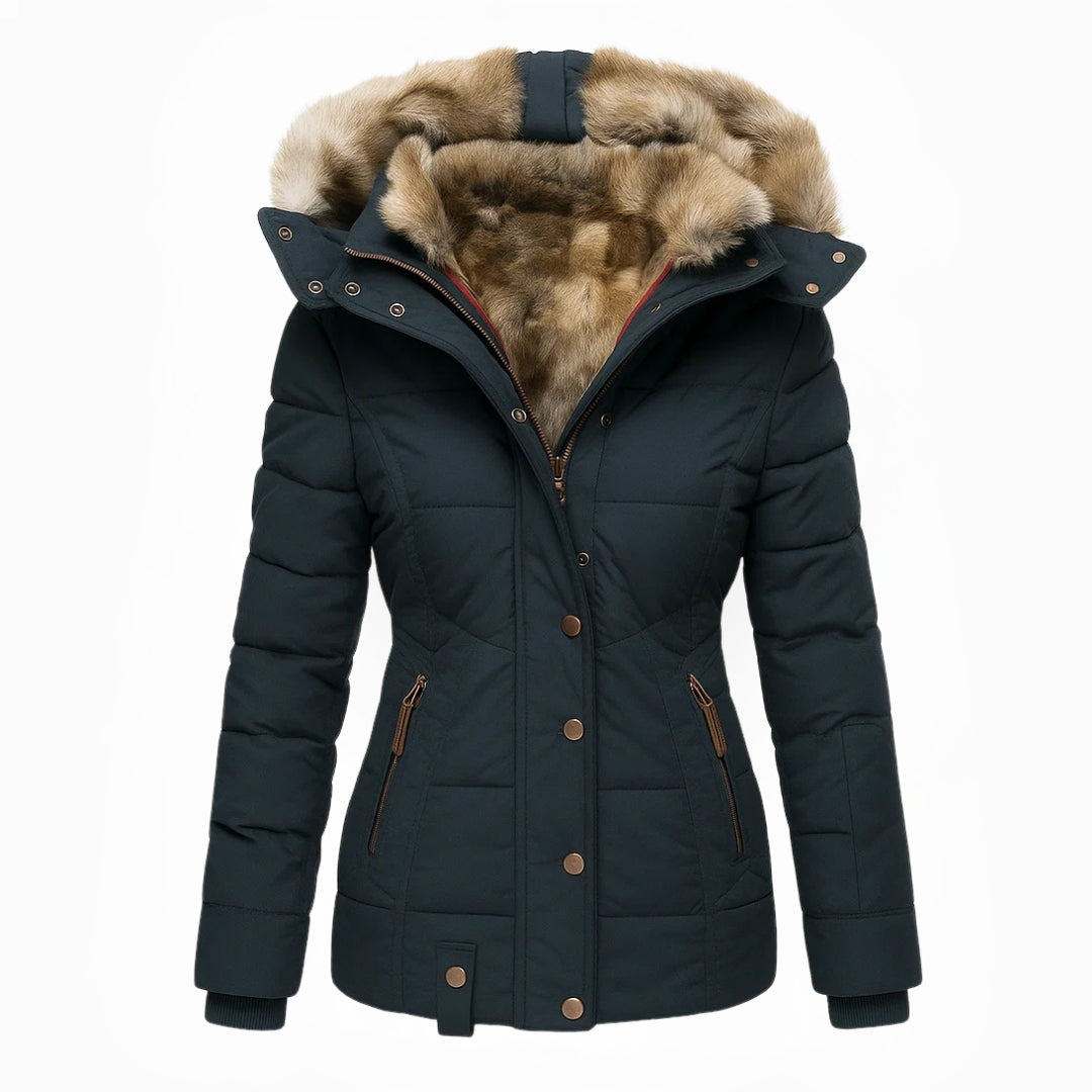 Manteau d'hiver noir Sophia de Danoir Paris, élégant et chaud, avec coupe sophistiquée et détails raffinés.