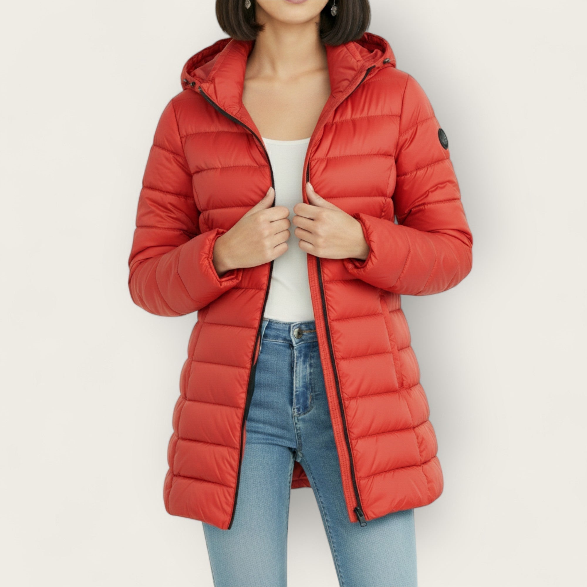 Veste hivernale élégante Eliza de Danoir Paris en gris, coupe ajustée et tissu chaud pour l'hiver.