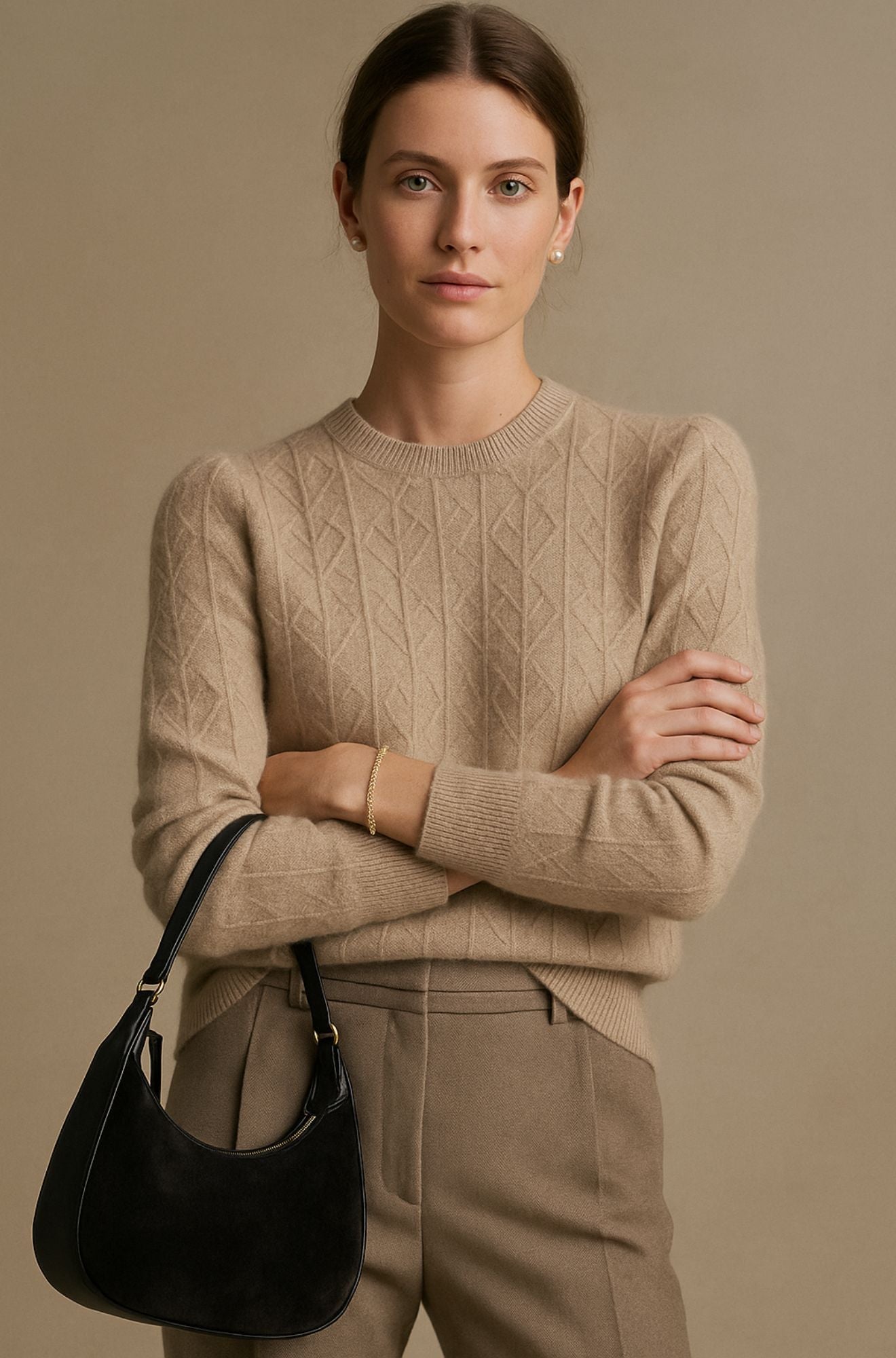 Pull en cachemire élégant Albury de Danoir Paris, beige, doux et sophistiqué, idéal pour un style chic et confortable.