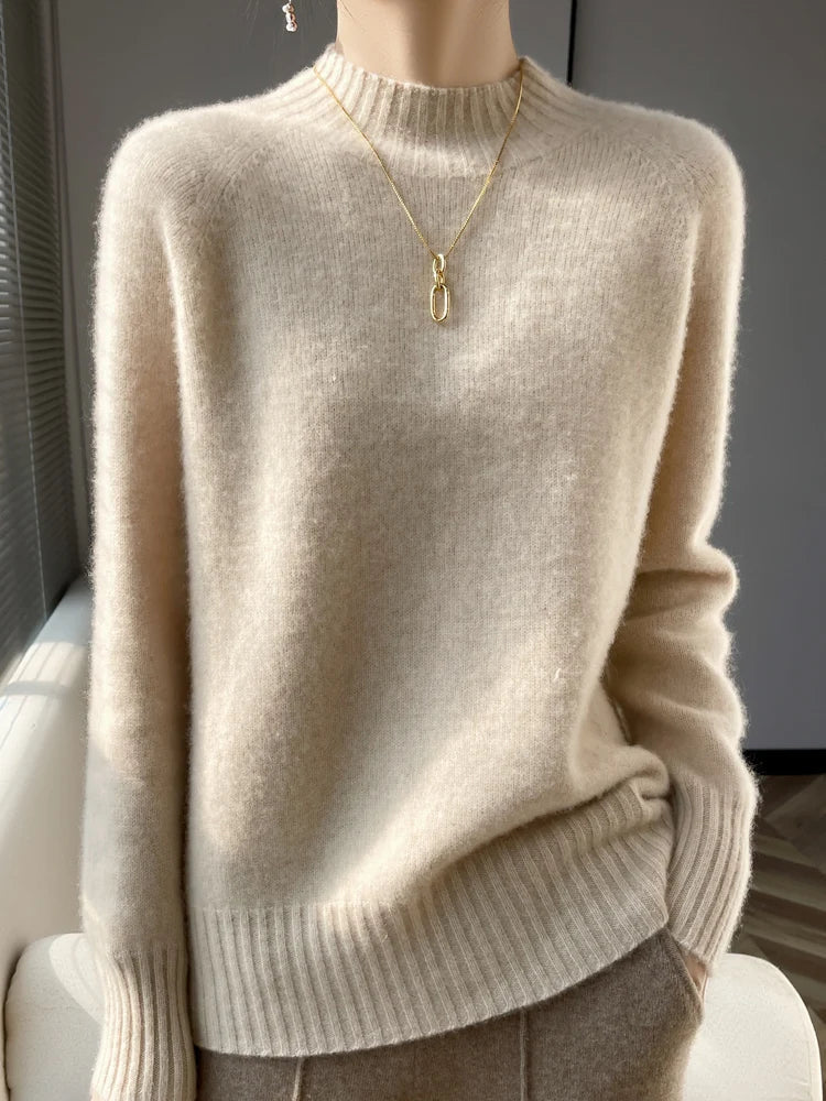 Pull en cachemire beige Danoir Paris Veyona élégant, doux et chaud, avec un style raffiné, porté de face.