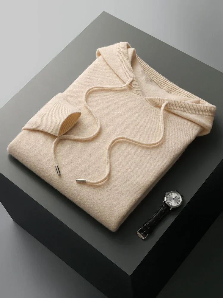 Pull en cachemire Danoir Paris Kensington Luxe Décontracté, couleur camel, détail du tissu doux et élégant.