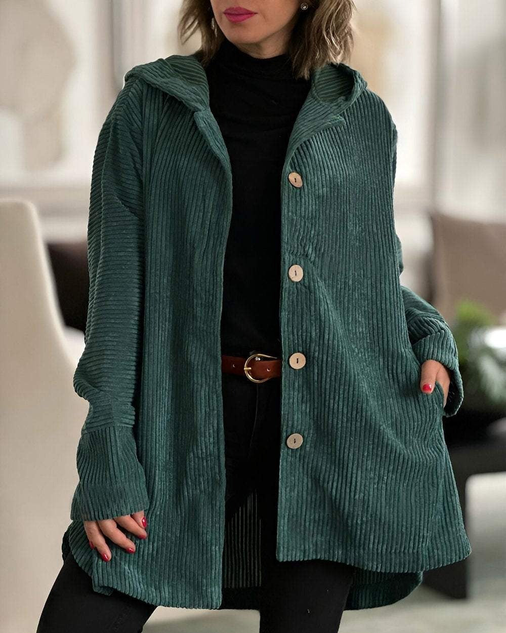 Veste douillette élégante Cordia de Danoir Paris en rouge, coupe sophistiquée, tissu chaud et confortable.