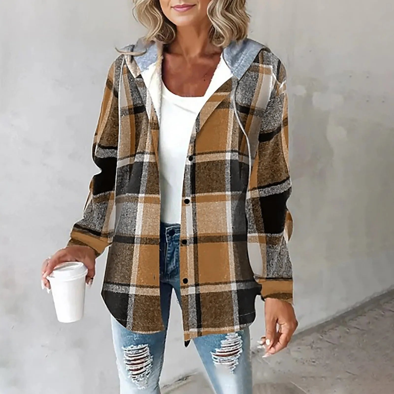 Veste à carreaux grise Vera de Danoir Paris, vêtement confortable pour femmes, détails en tissu à motif à carreaux.