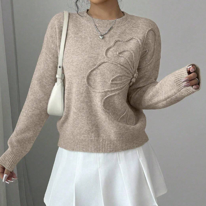 Pull Danoir Paris Selvianora kaki à motif papillon, élégant, en maille avec détails raffinés, porté sur un mannequin.