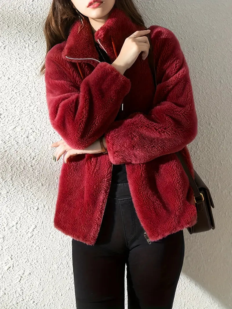 Veste en fleece rouge Danoir Paris Maliza, style élégant avec coupe moderne, vue de face sur mannequin.