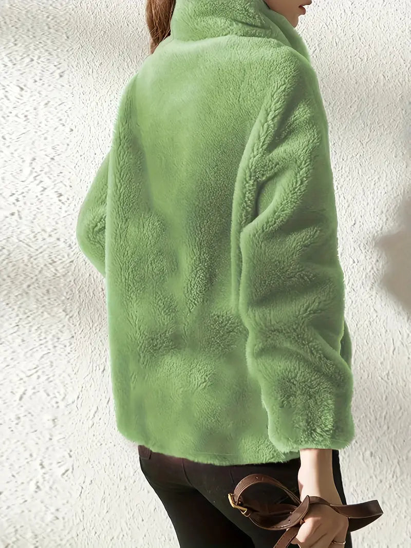 Veste en fleece rouge élégante Maliza de Danoir Paris, coupe moderne et confortable, visible sur fond neutre.