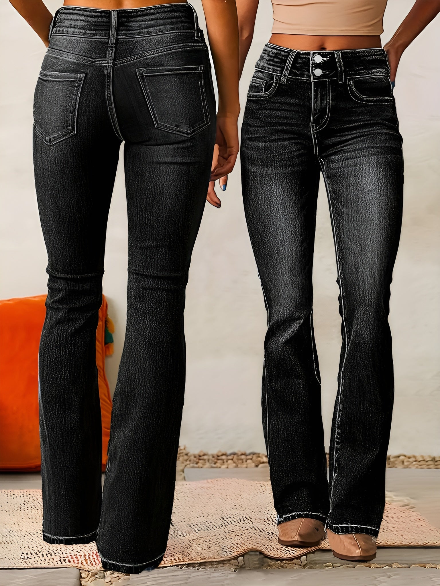 Jeans évasés confortables Alana de Danoir Paris en denim bleu clair, vue de face avec détails de couture.