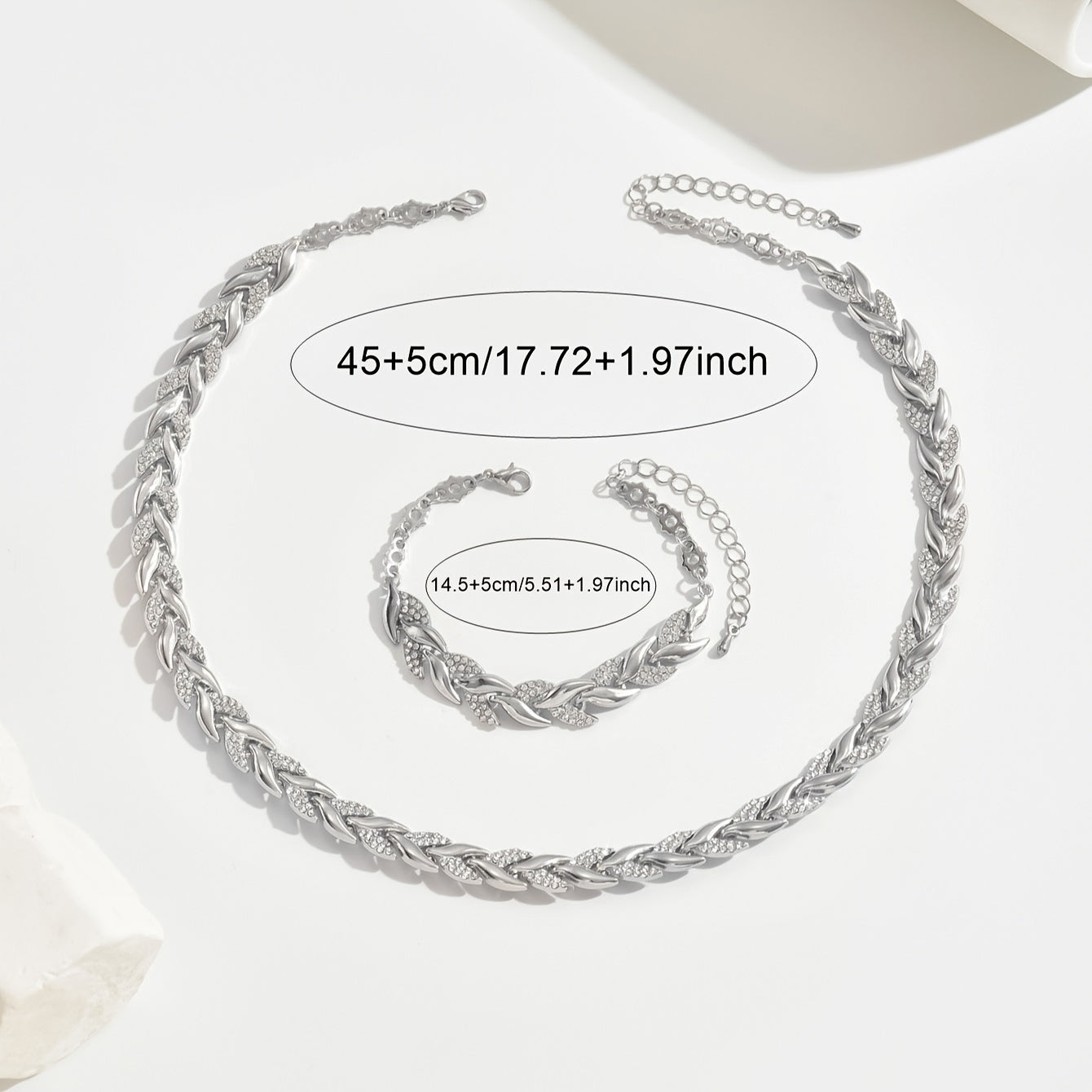 Collier Laluna Danoir Paris en or rose avec pendentif queue de poisson éclatant, élégance et design sophistiqué.