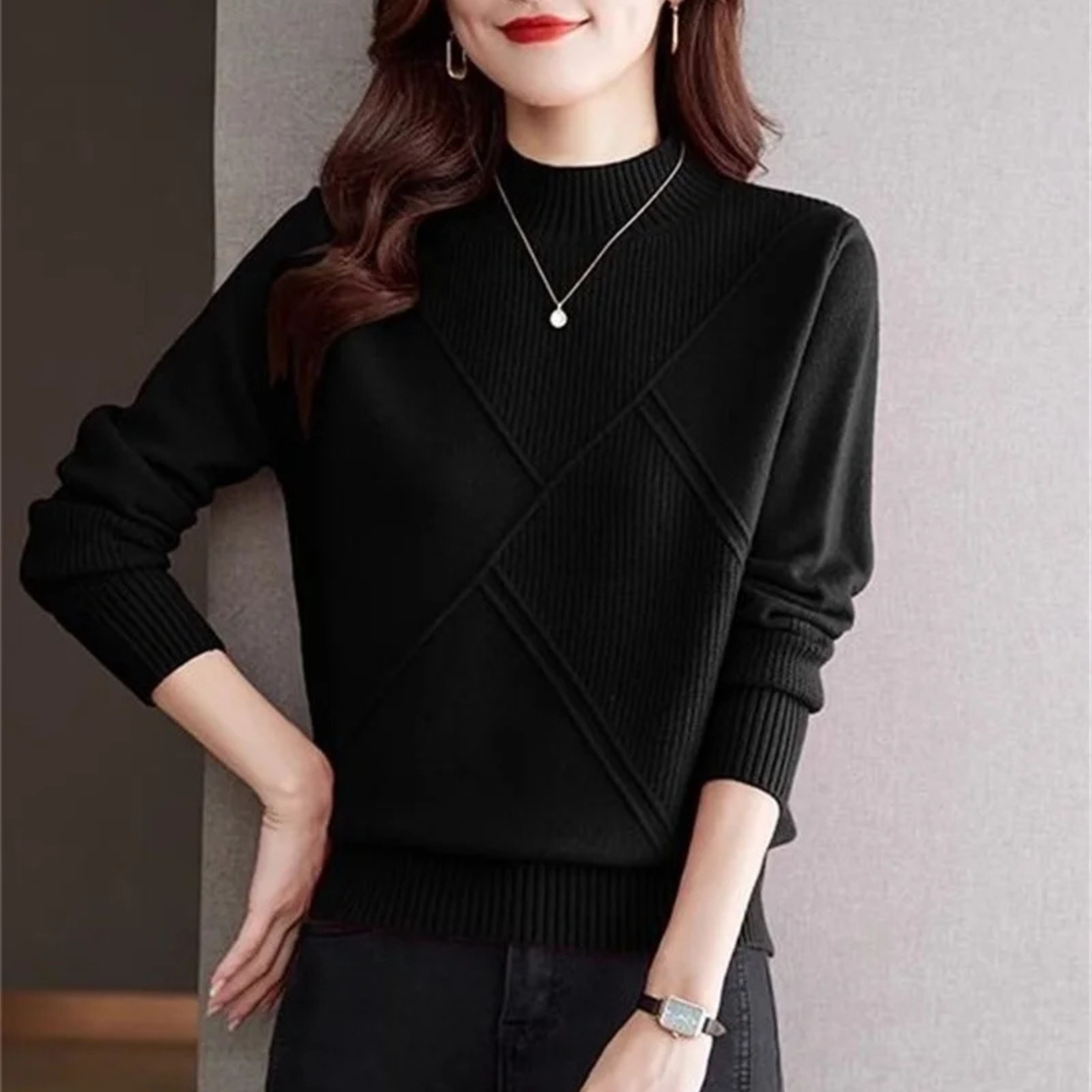 Pull en cachemire Danoir Paris Lotte, élégant, olive, coupe classique, doux et chaud, porté sur un fond neutre.