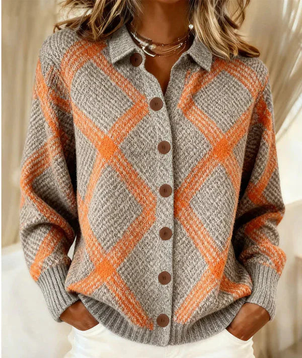 Cardigan long élégant Danoir Paris Elisa en beige et marron avec motif floral, idéal pour un look sophistiqué.