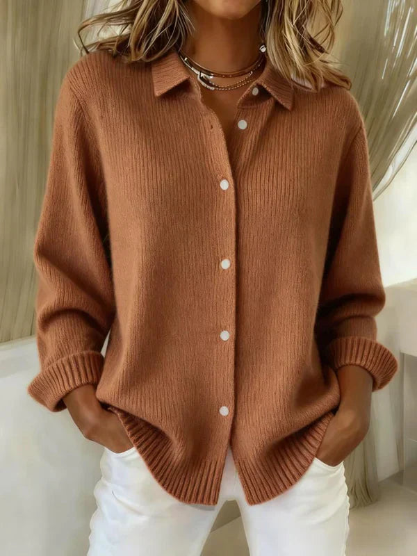 Cardigan long élégant Elisa de Danoir Paris en beige et marron avec motif floral, style chic et confortable.