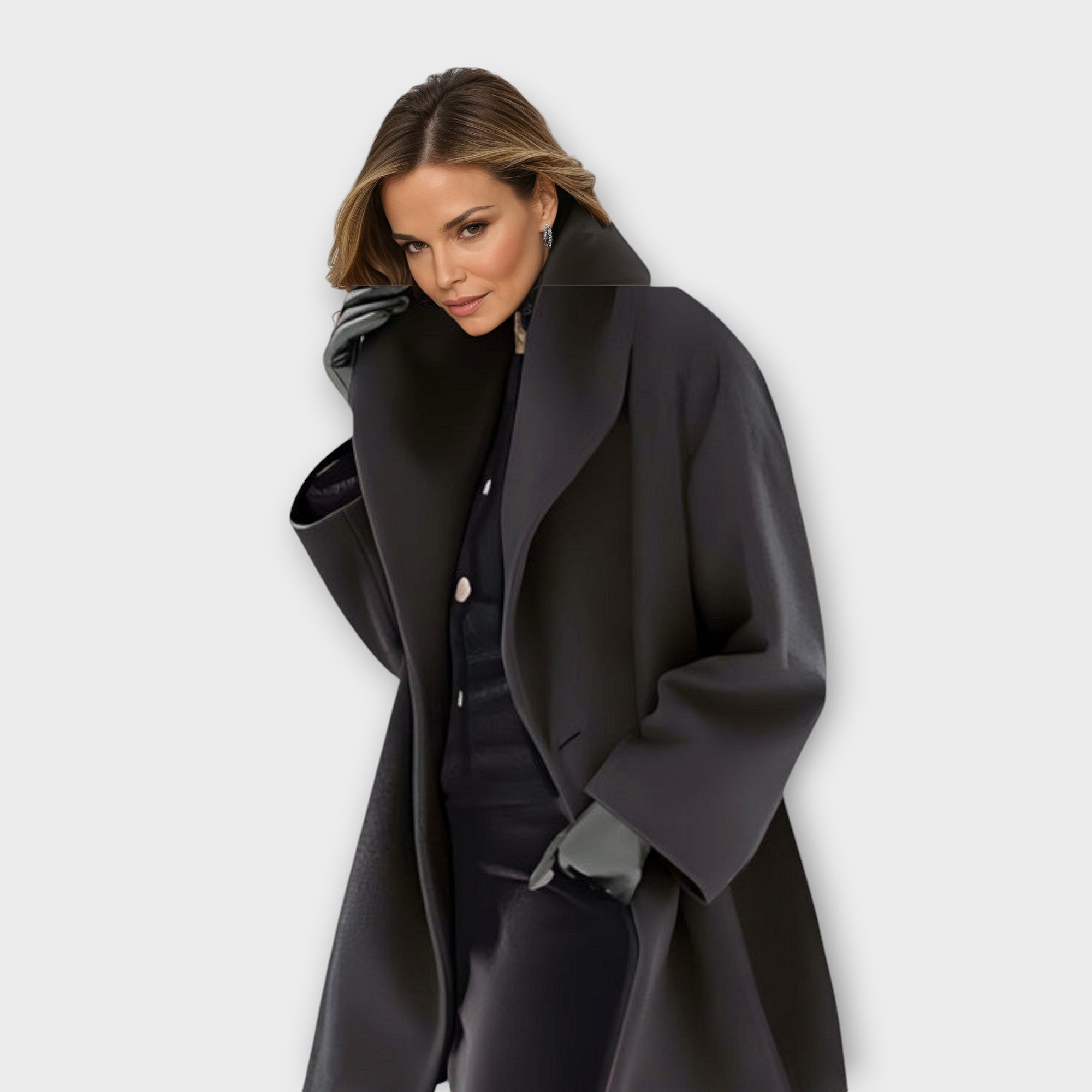 Manteau en laine élégant Danoir Paris de couleur bleue, modèle FR1429, porté sur un mannequin.