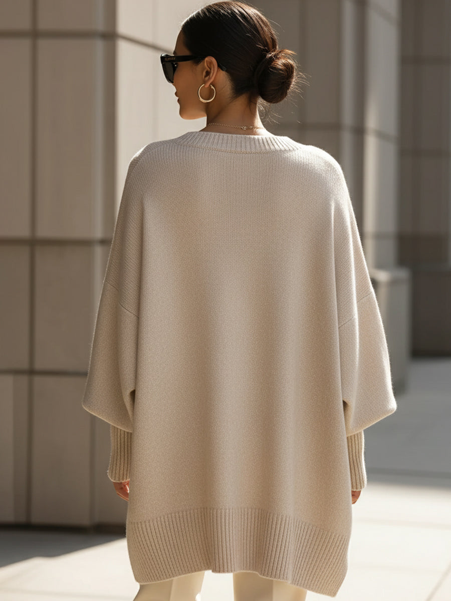 Pull beige Danoir Paris Claudia, élégant et polyvalent, en tissu léger avec col rond et manches longues.