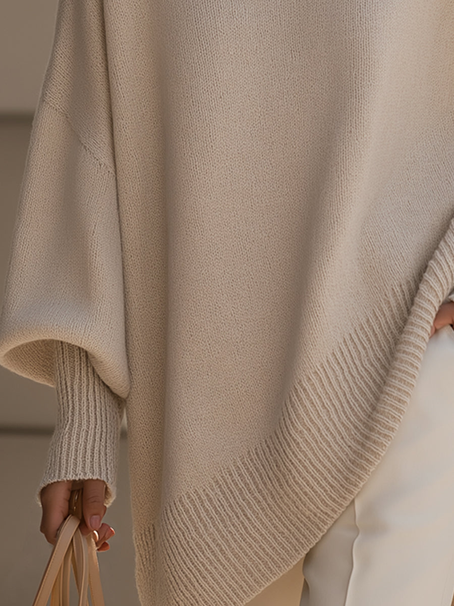 Pull beige Claudia de Danoir Paris, élégant et polyvalent, en tissu doux, porté sur un mannequin avec col rond.