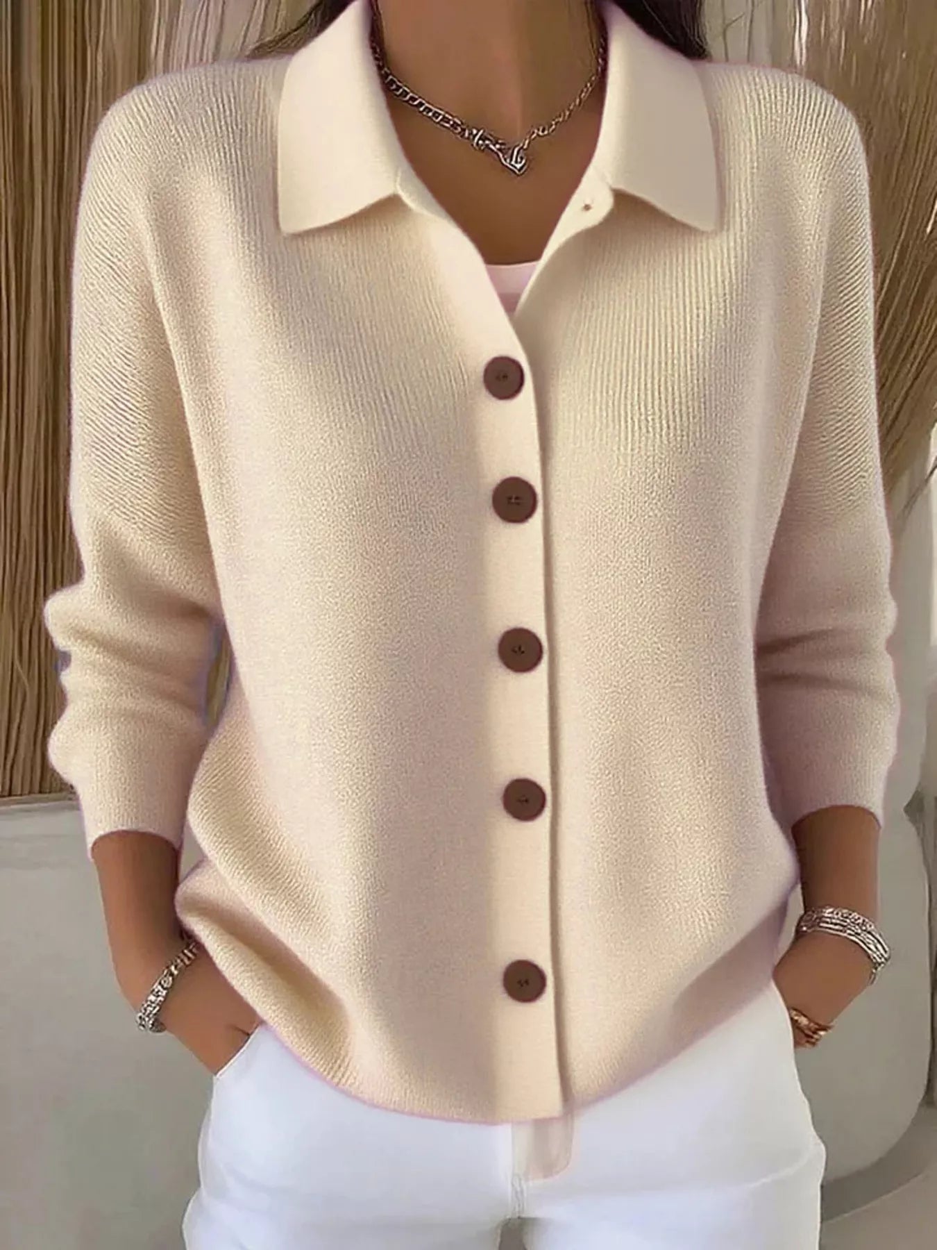 Blouse élégante et confortable Mila de Danoir Paris en gris et blanc, ajustée en taille S, tissu léger et chic.