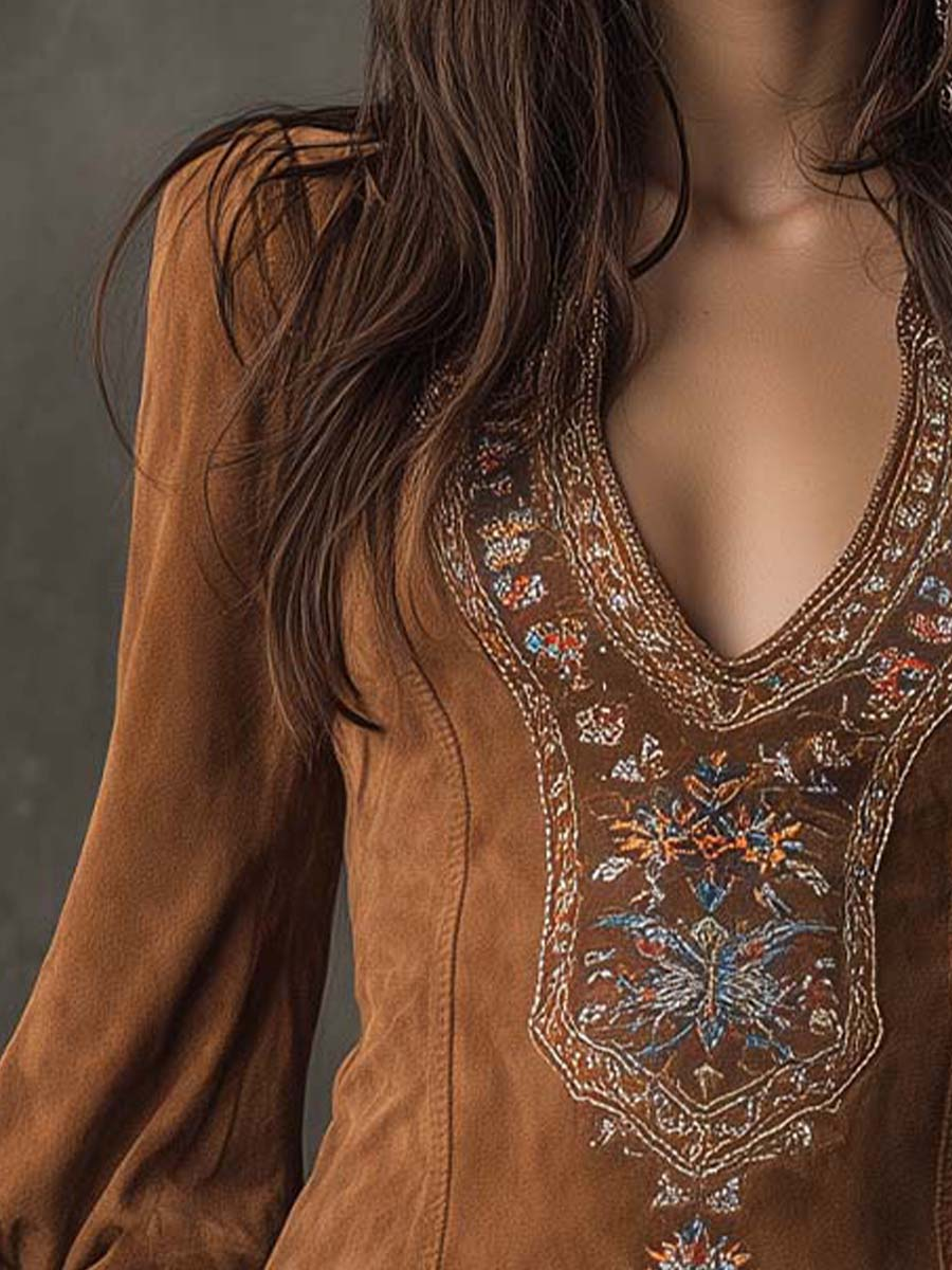 Robe mini vintage marron froncé de Danoir Paris, élégante et courte, style rétro, portée légère, pour occasions spéciales.