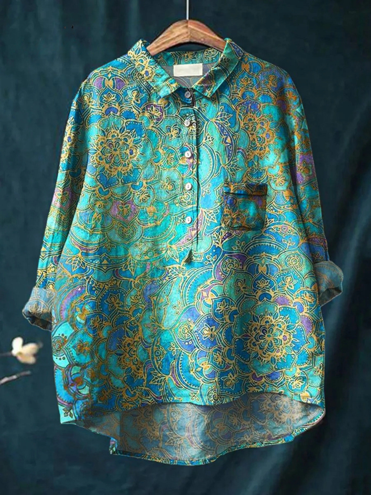 Chemise décontractée élégante Danoir Paris Katie FR147 avec motifs multicolores, tissu léger et coupe moderne.