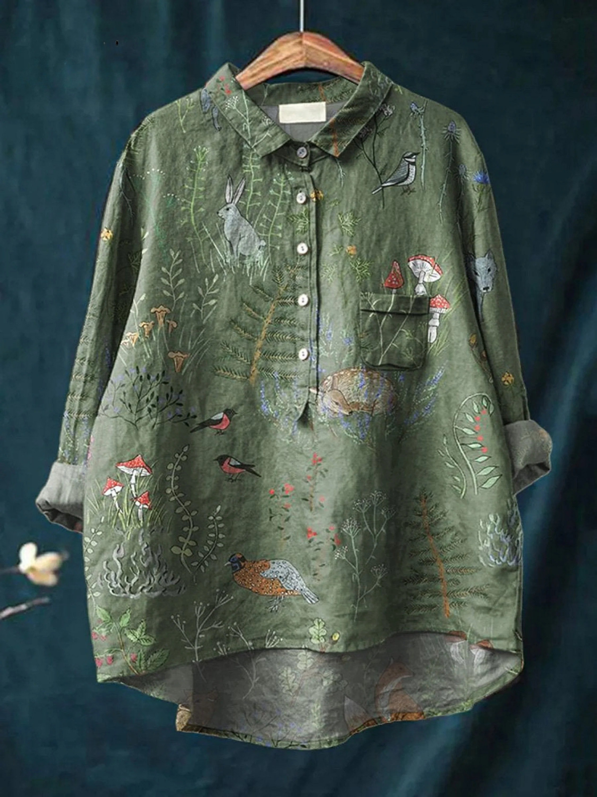 Chemise légère décontractée Emily de Danoir Paris en vert, vue de face, tissu fluide et style casual.