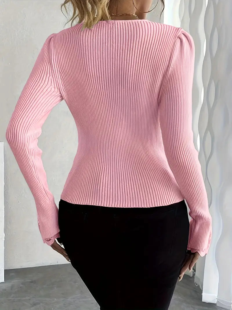 Pull chic en dentelle rose Elena de Danoir Paris, coupe élégante avec détails en dentelle fine, pour un style sophistiqué.