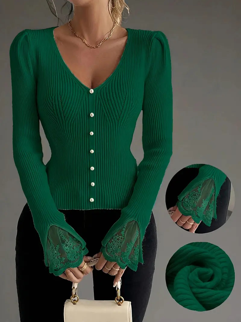 Pull chic en dentelle rose Elena de Danoir Paris, détail délicat en dentelle, modèle élégant et féminin.