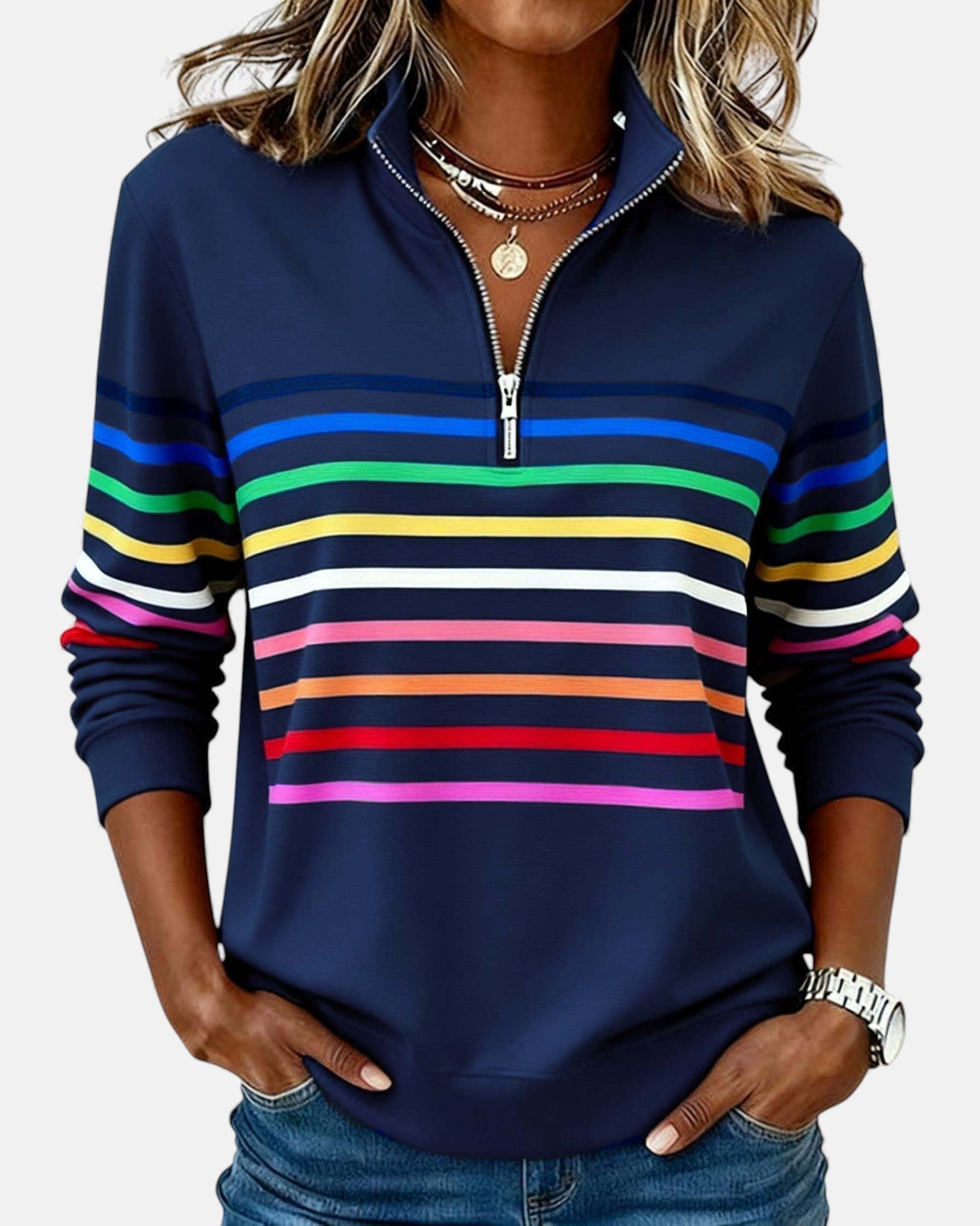 Pull confortable à rayures Nina de Danoir Paris en gris, tissu doux et chaud, porté sur un mannequin.