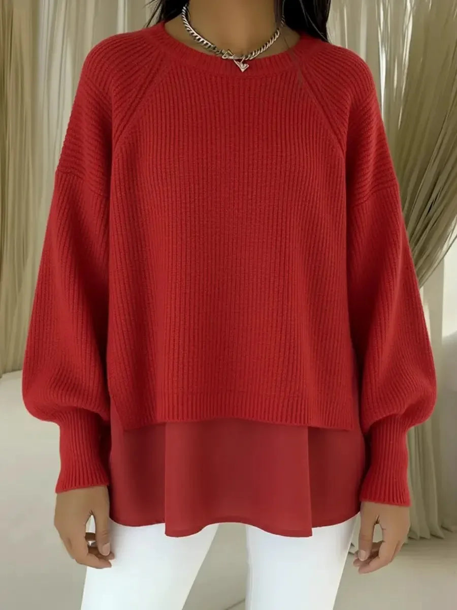 Tricot doux élégant Noiré de Danoir Paris en bleu clair, rendu soyeux et confortable, porté par un modèle.