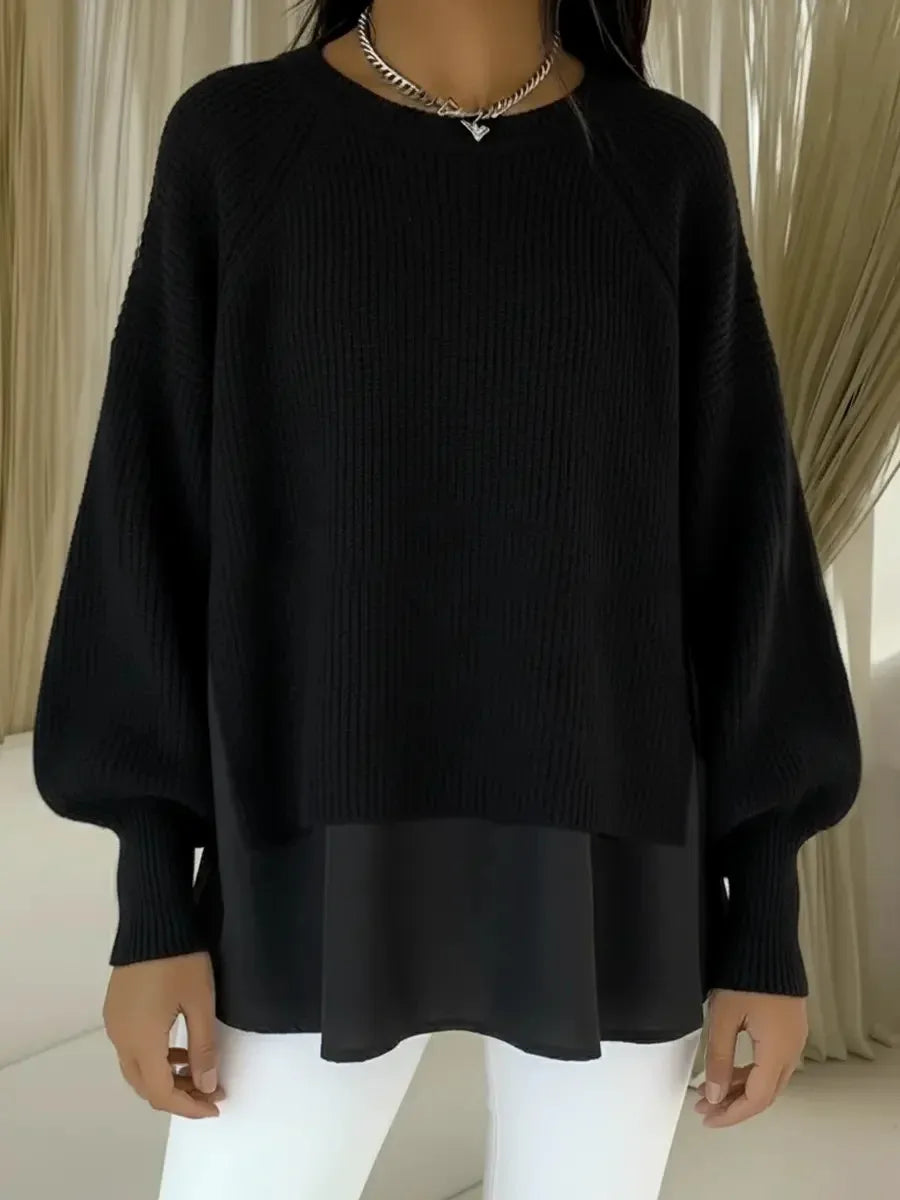 Tricot doux élégant noiré de Danoir Paris, modèle FR1501, en coloris bleu clair, porté avec détails visibles.