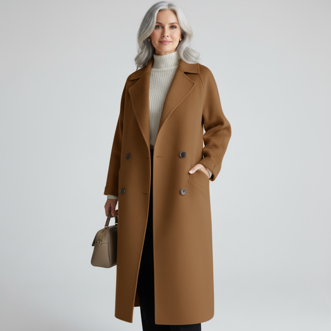 Manteau élégant et intemporel Maeve de Danoir Paris en beige, style chic et coupe sophistiquée, pour femme.