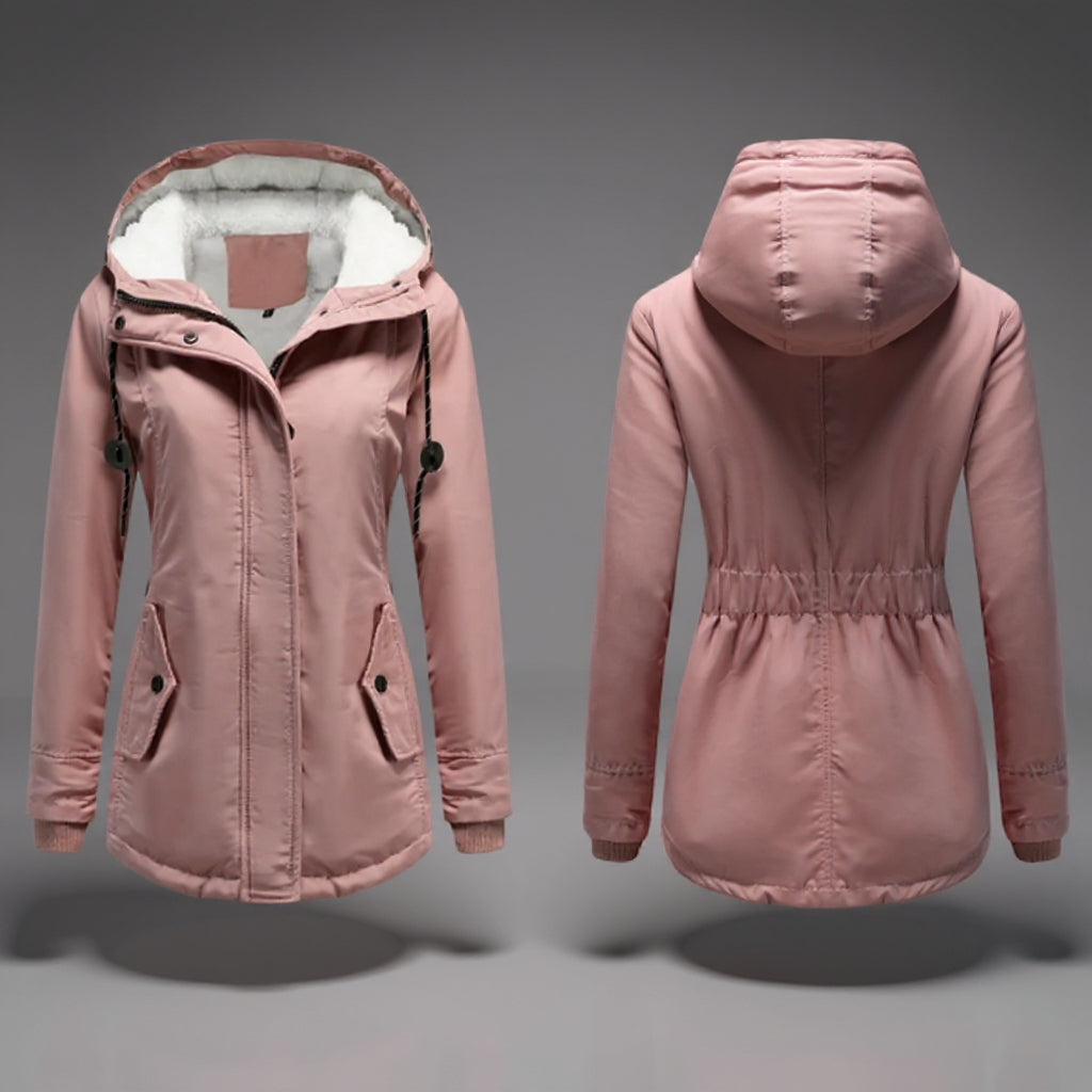 Manteau quotidien pratique Danoir Paris Amina en rose, coupe courte et confortable, parfait pour un look décontracté.