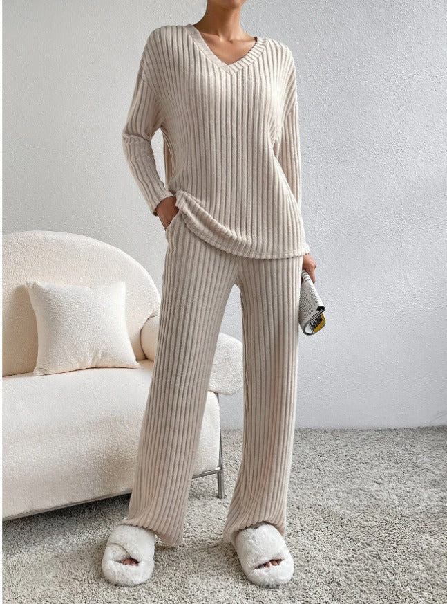 Ensemble décontracté beige Danoir Paris Arabella FR1555, look élégant et confortable, vêtu d'une tenue chic et décontractée.