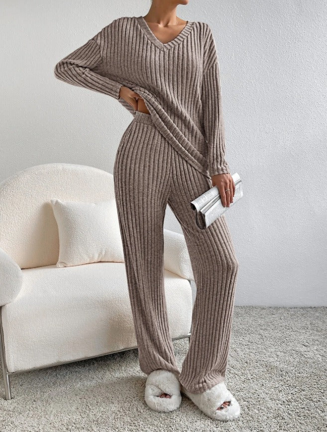 Ensemble décontracté beige Arabella de Danoir Paris, élégant et confortable, vue de face sur un mannequin.