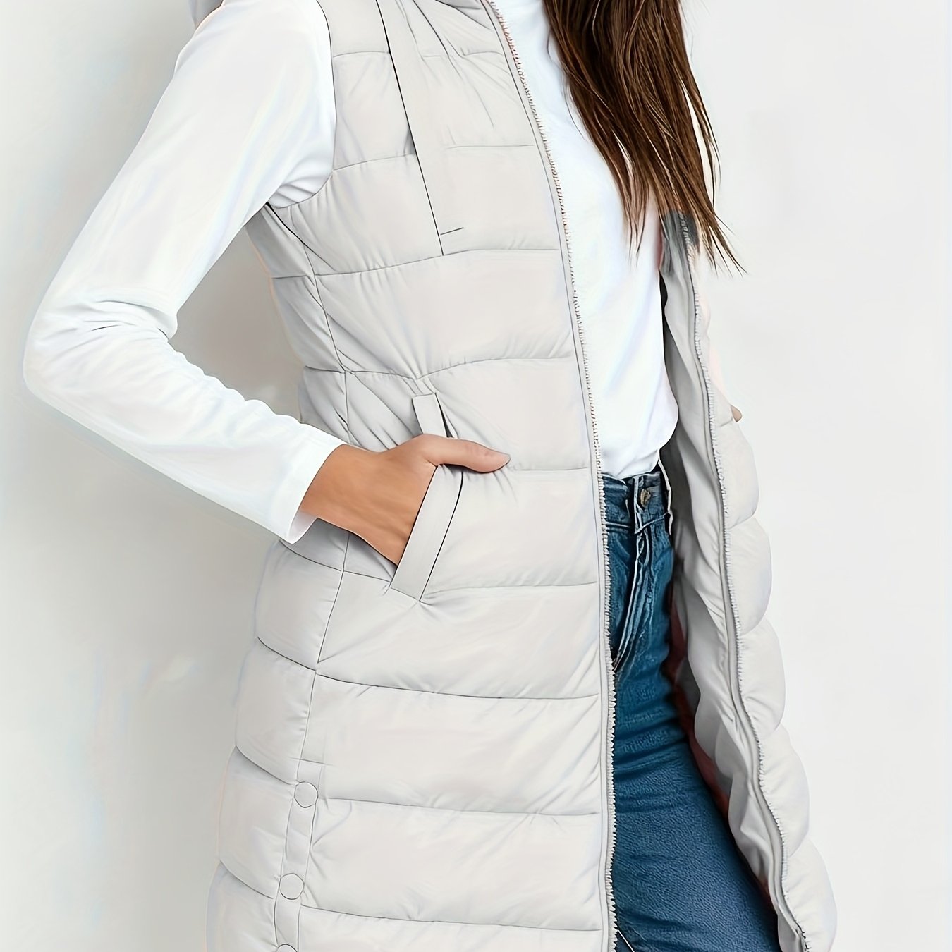 Veste à capuche chic Danoir Paris Emelia, style élégant, sombre, en tissu doux, portée décontractée ou sophistiquée.