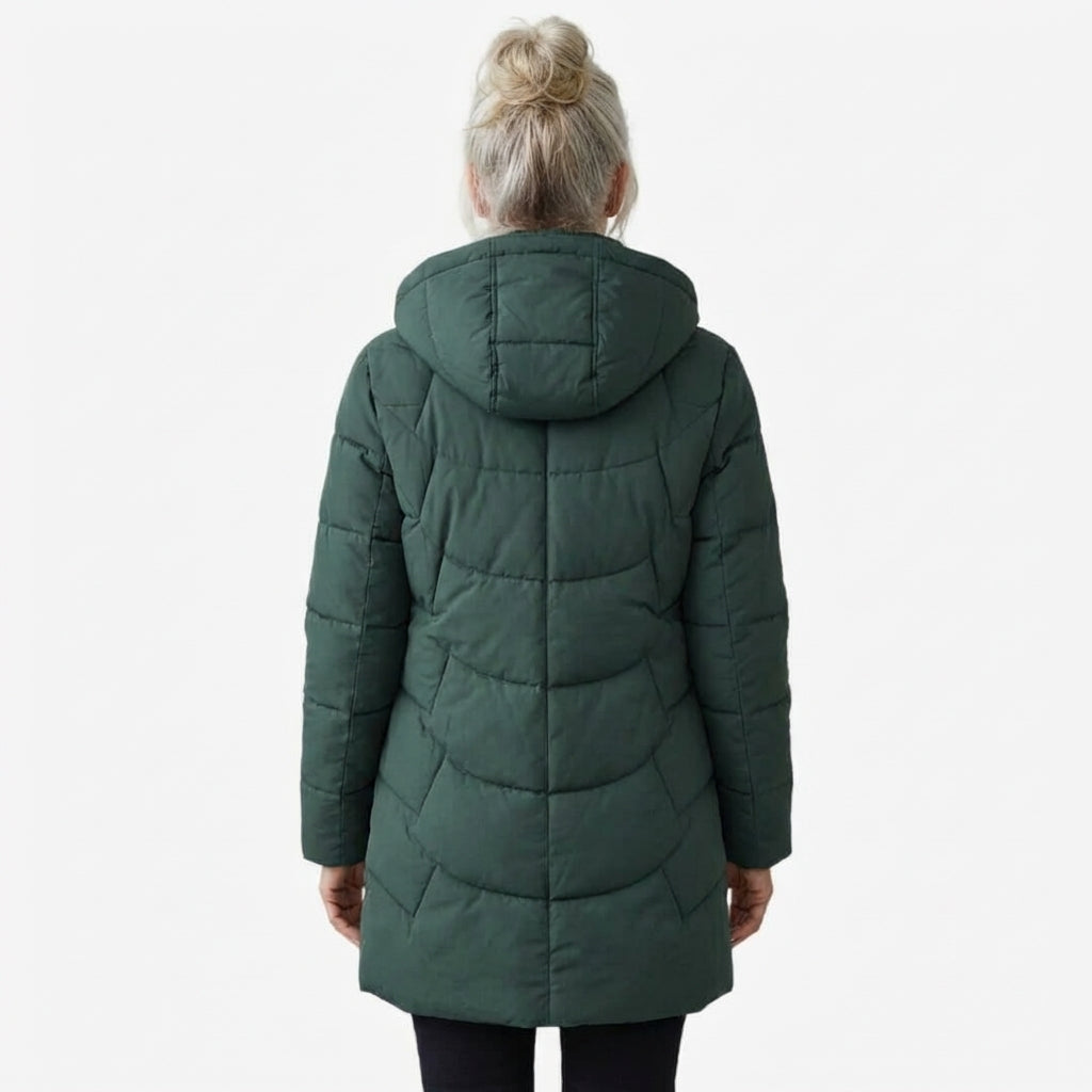 Manteau matelassé chic Adeline de Danoir Paris en rouge, coupe élégante et moderne, pour un style sophistiqué.