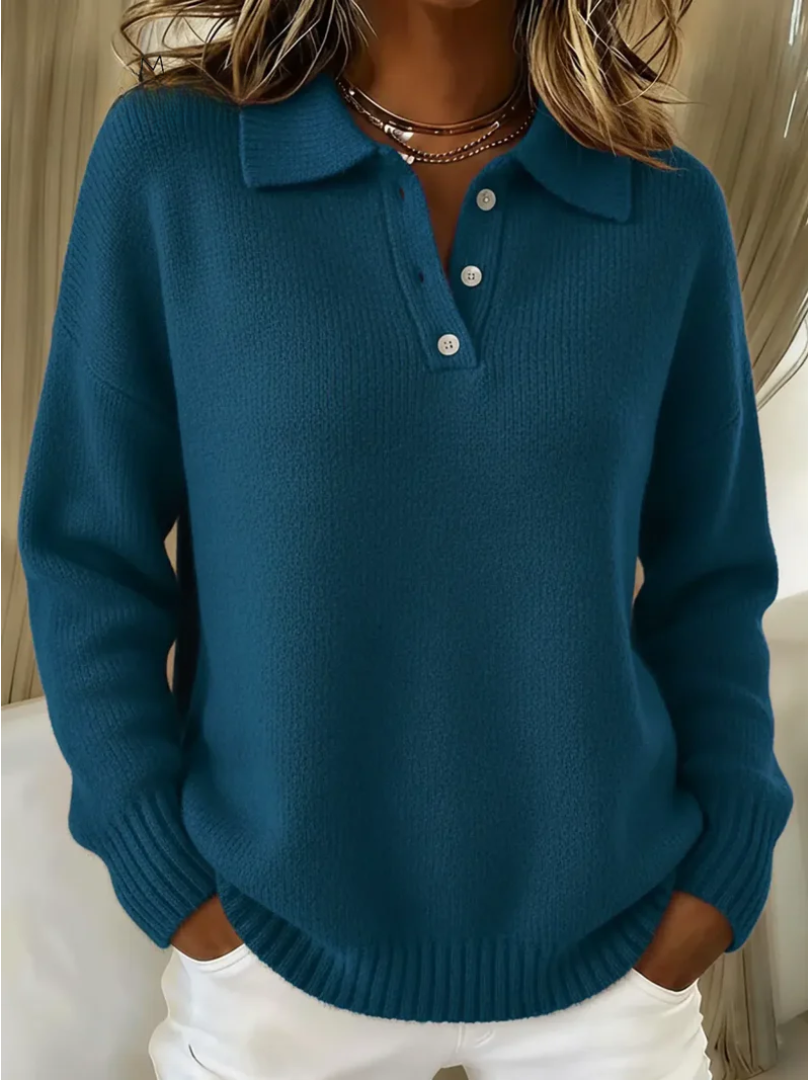 Pull décontracté bleu Herra de Danoir Paris, confortable, en tissu doux, porté sur un mannequin.