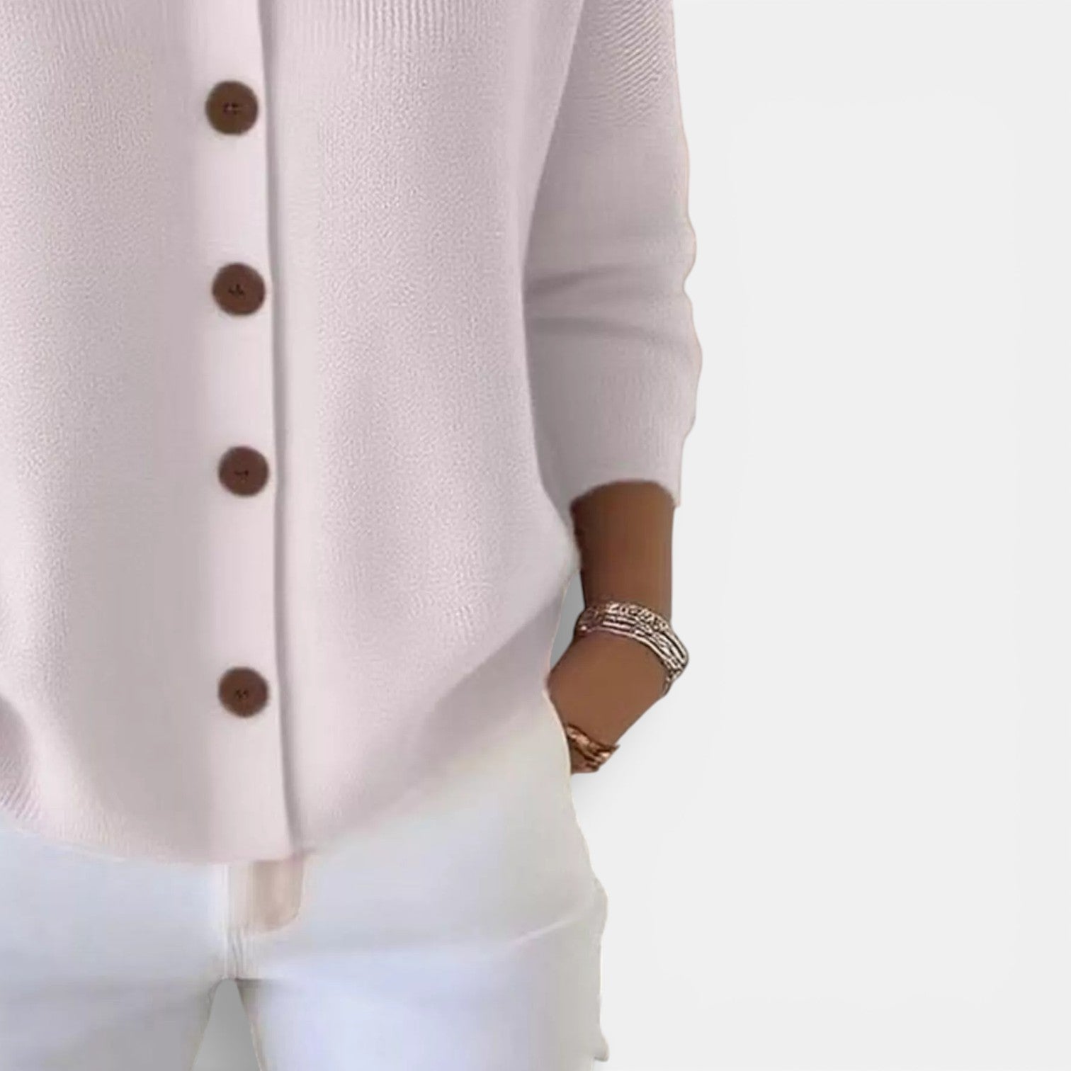 Blouse sophistiquée Danoir Paris Merry en gris et blanc, élégante avec détails modernes, vue de face.
