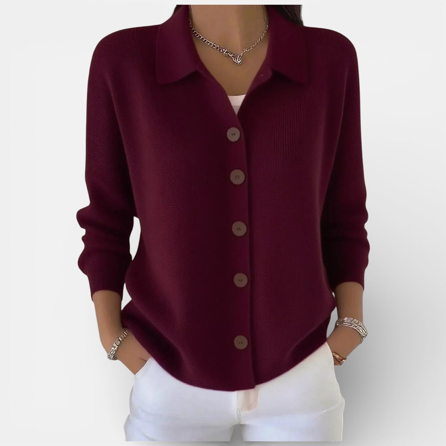 Blouse sophistiquée Danoir Paris Merry en gris et blanc, coupe élégante et détails raffinés, pour un style chic et moderne.