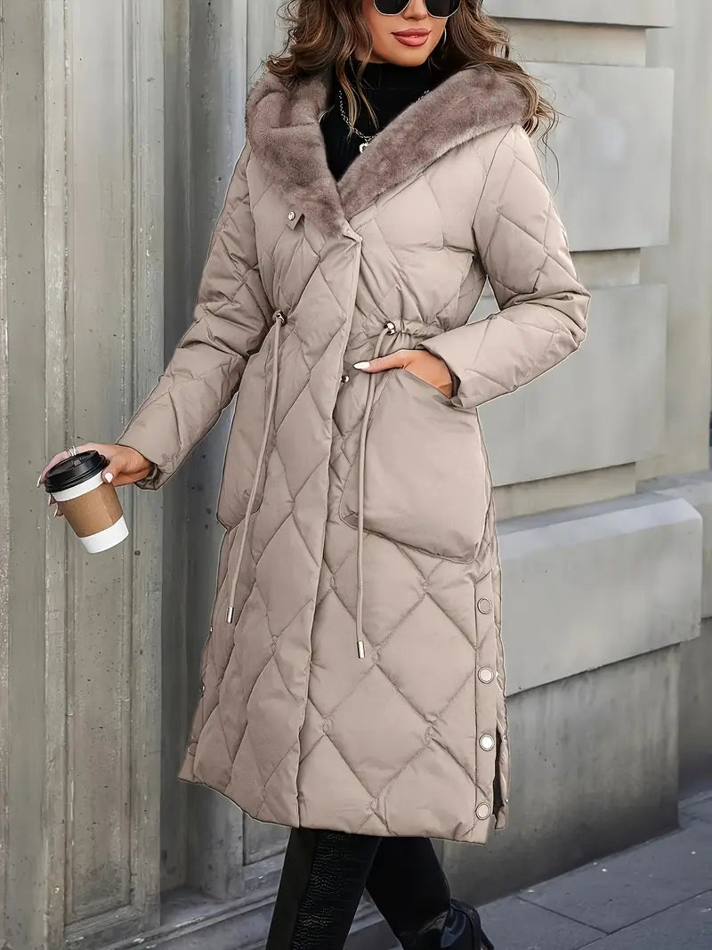 Manteau d'hiver élégant Danoir Paris Jeane FR1610 en marron, coupe sophistiquée visible sur l'image.