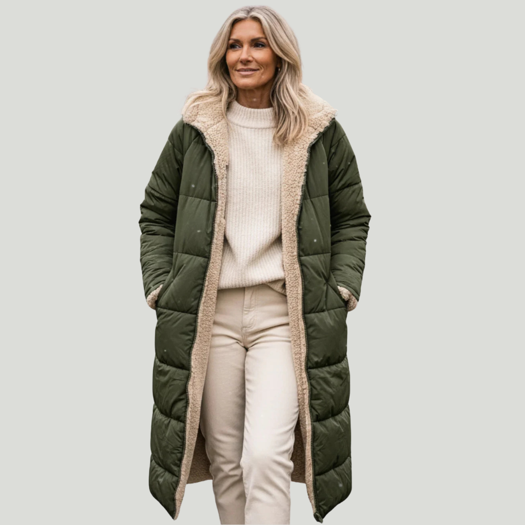 Manteau long réversible élégant Layla de Danoir Paris, en vert, porté sur un mannequin, avec finition sophistiquée.