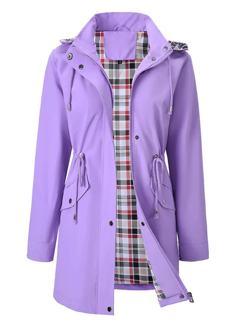 Veste imperméable élégante Delsina de Danoir Paris en violet, coupe moderne, idéale pour la pluie et le style.