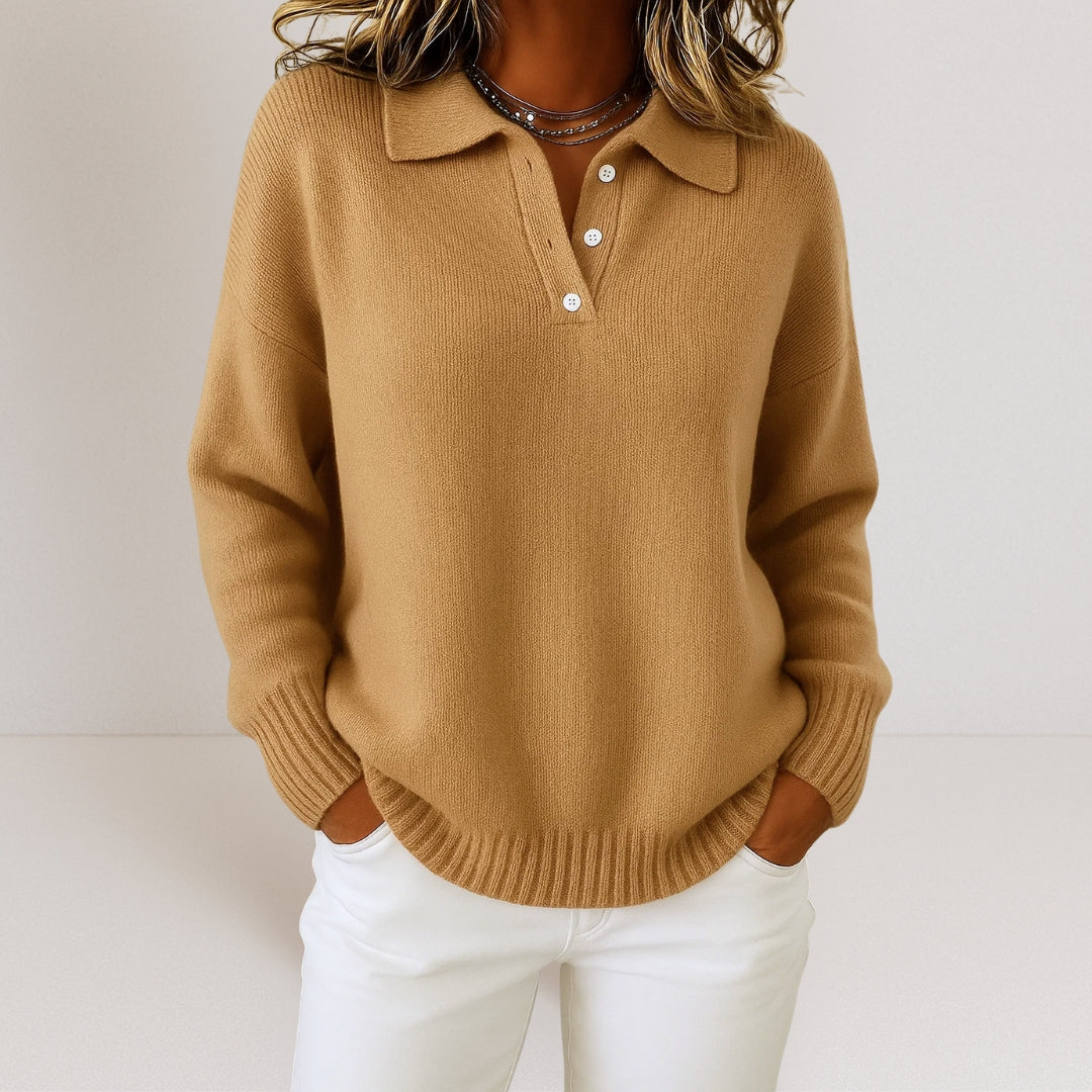 Pull doux blanc pour femme Clémentine de Danoir Paris, style chic et confortable, en tissu léger.